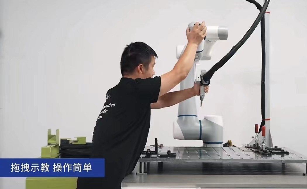 Sauvez le cobot emploient extensivement avec l'axe coopératif du robot 6 de gamme de 1300mm pour des machines de soudure