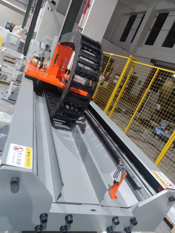 Le grand robot résistant dépiste des rails de guide dans le traitement mécanique Abb rapide simple Irbt