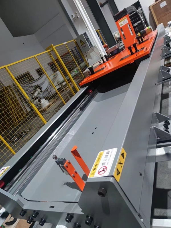 Le grand robot résistant dépiste des rails de guide dans le traitement mécanique Abb rapide simple Irbt