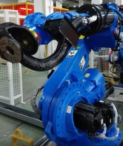 La robe robotique de robot d'Abb emballe des accessoires au soudage par points manipulant des paquets de canalisation de CPP SDP