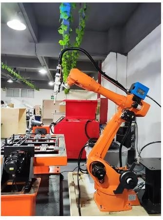 machine de soudure de laser de la fibre 2000W de soudure laser de robot d'axe automatique du système 6 pour l'aluminium en métal