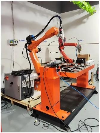 machine de soudure de laser de la fibre 2000W de soudure laser de robot d'axe automatique du système 6 pour l'aluminium en métal