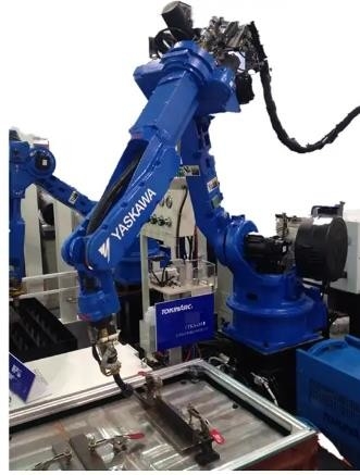 Machine industrielle AR1440 de robot de soudure à l'arc électrique de tuyau d'axe du système 6 de robot de soudure laser de Yaskawa
