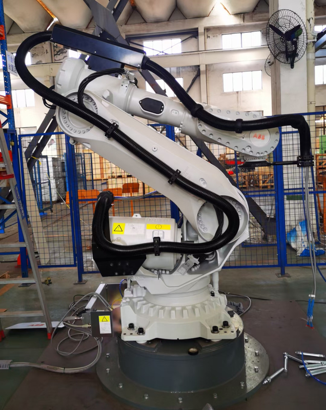 Paquet de vêtements pour robots applicable à KUKA/YASKAWA dans le domaine des cosmétiques et de l'atelier de soudage par points