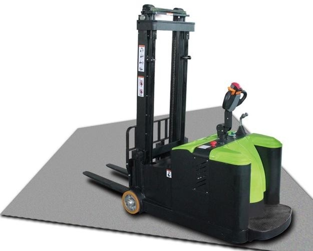 Véhicule au sol automatisé de 270 kg pour un levage facile et rapide à une hauteur de 120 mm