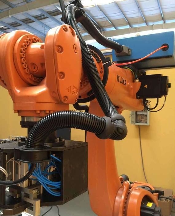 Paquet de vêtements robot personnalisable avec des matériaux de base en caoutchouc pour les applications de soudage