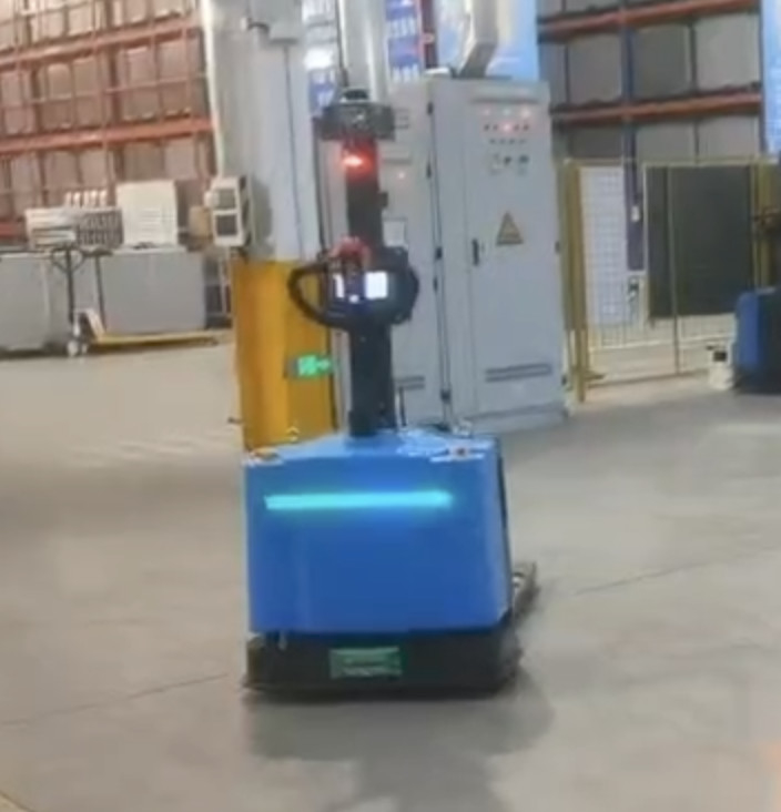 Véhicule de navigation automatisé d'usine avec charge automatique 1500 kg capacité de charge 24 heures d'endurance